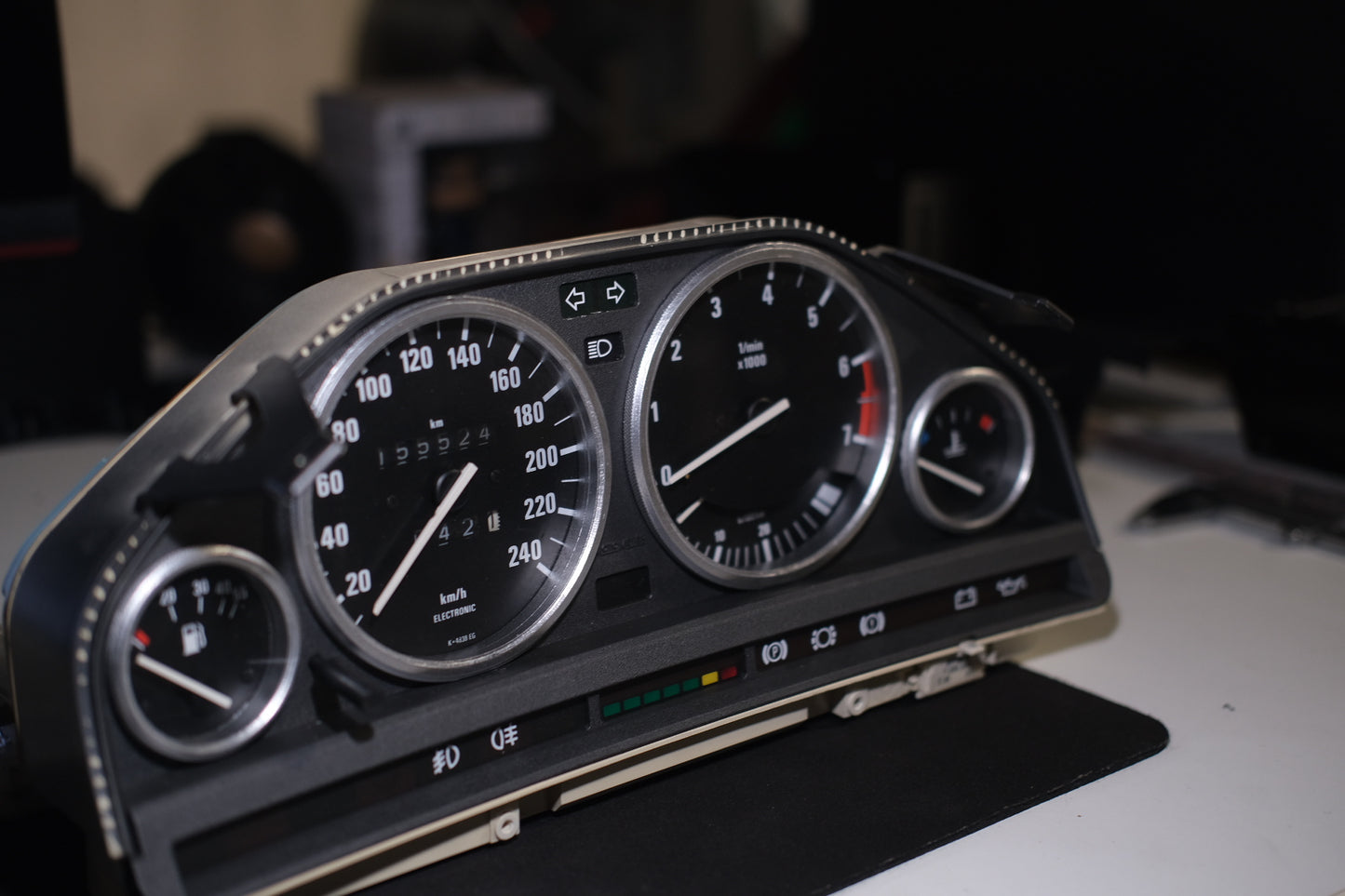 E30 individual gauge cluster
