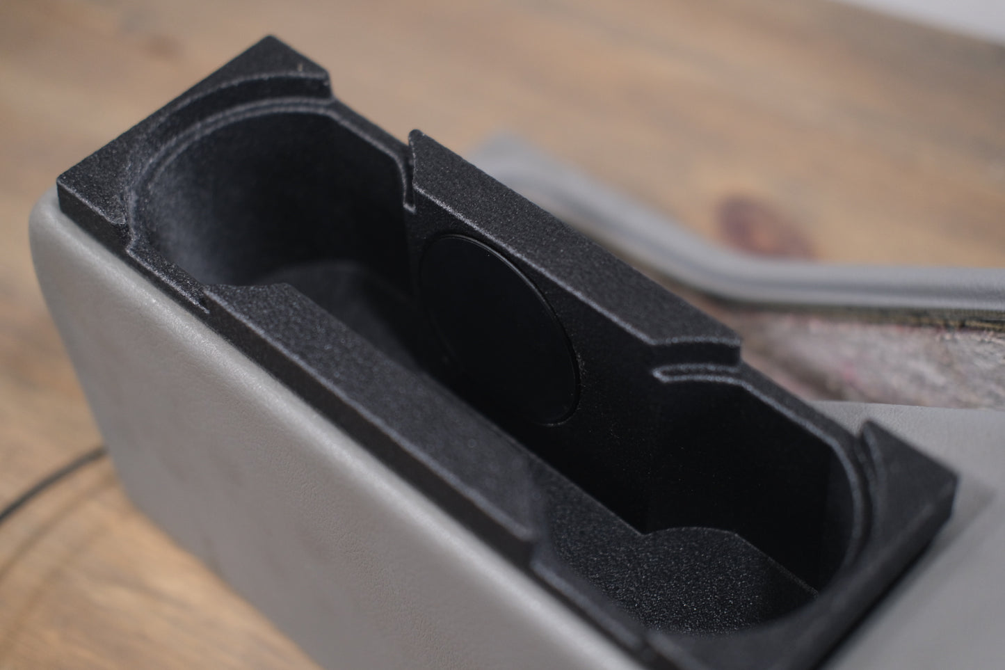 e34 dual cupholder + wireless charger