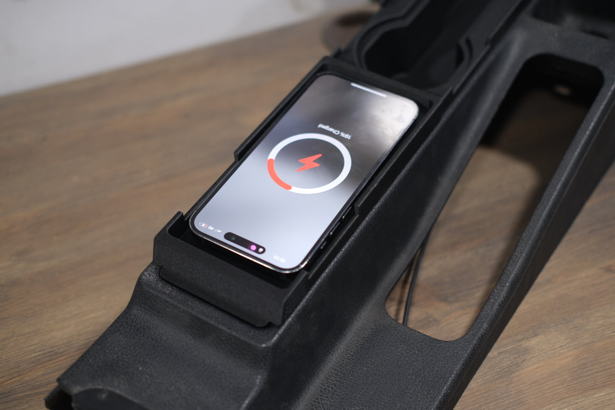 E36 compact centre console wireless charger