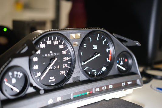 E30 individual gauge cluster knurled