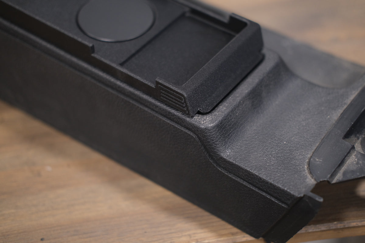 E36 compact centre console wireless charger