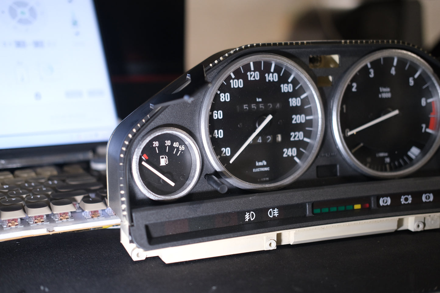 E30 individual gauge cluster