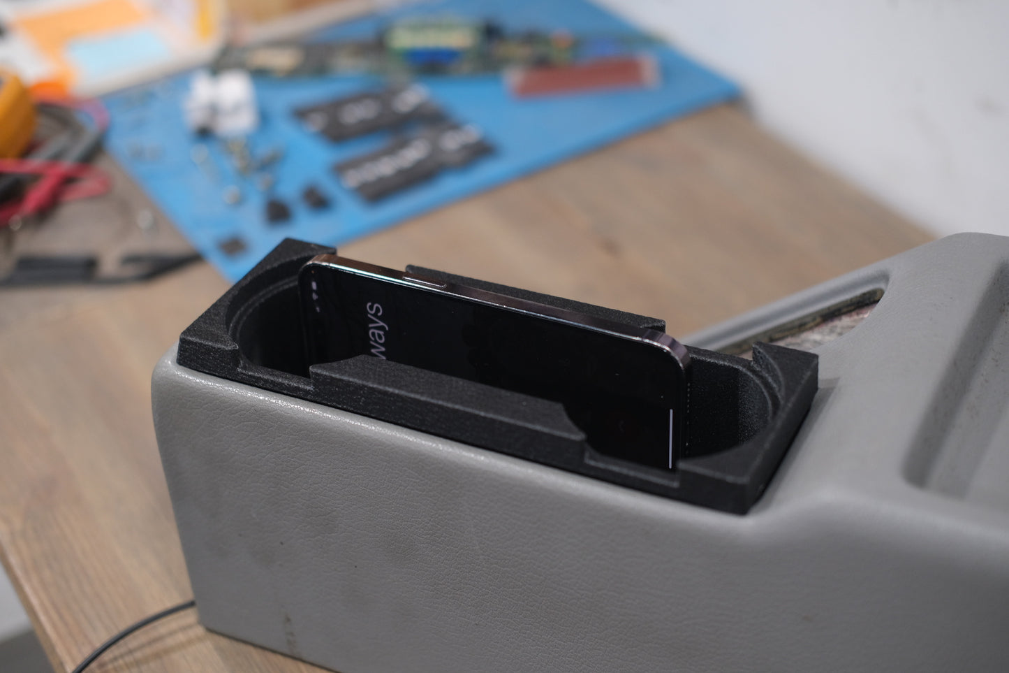 e34 dual cupholder + wireless charger