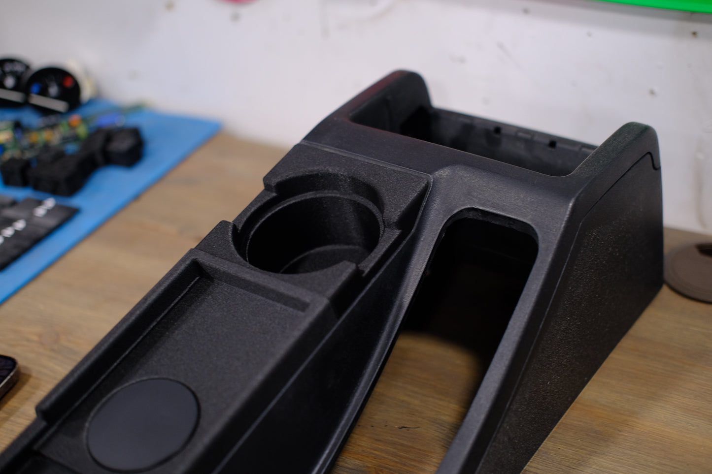 E46 wireless charger reverse layout