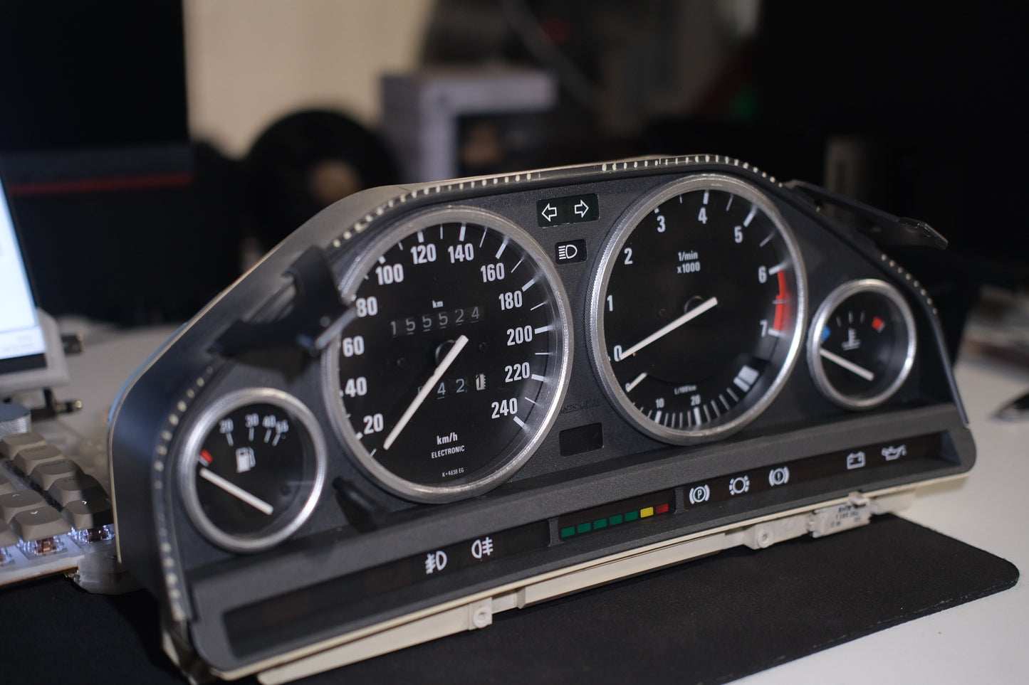 E30 individual gauge cluster knurled