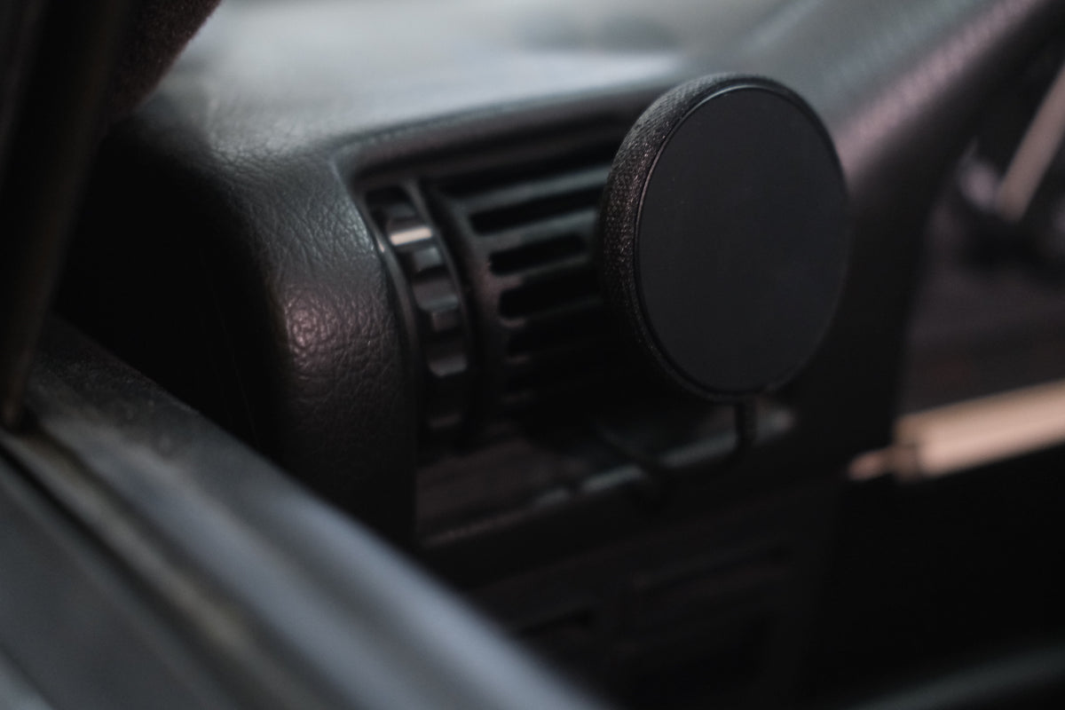 V2 Air vent wireless charger *driver side