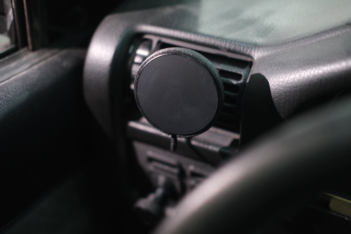 V2 Air vent wireless charger *driver side