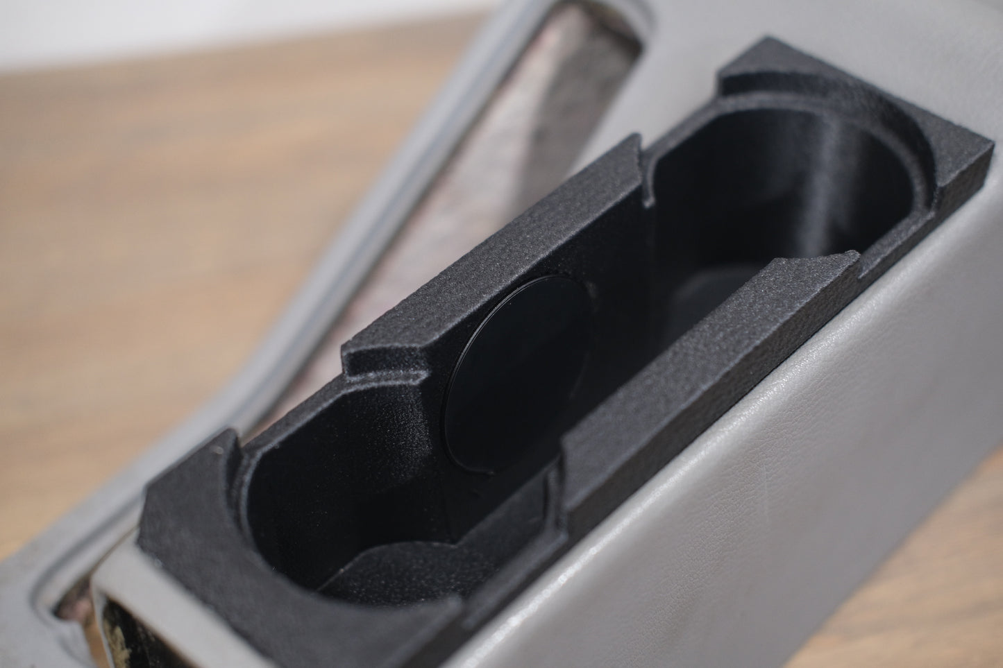 e34 wireless charger, top angle 